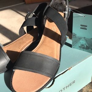 Toms Camilia black leather/ Suede size 9. BNWT